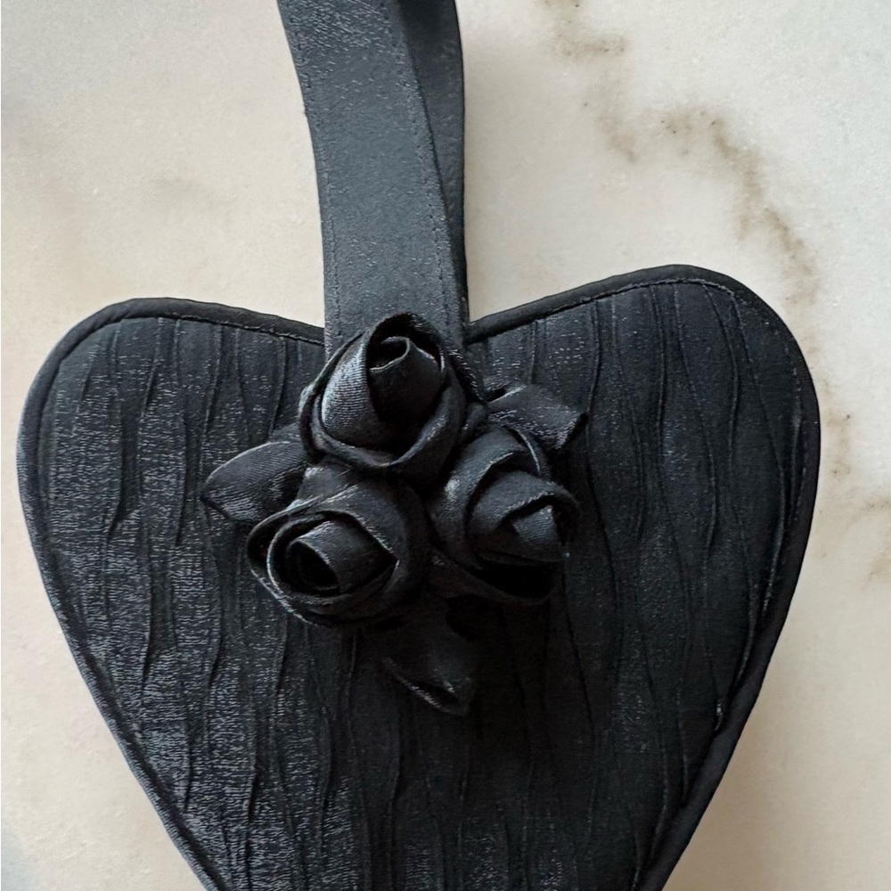 Sasha Heart-Shaped Satin Evening Clutch – Black